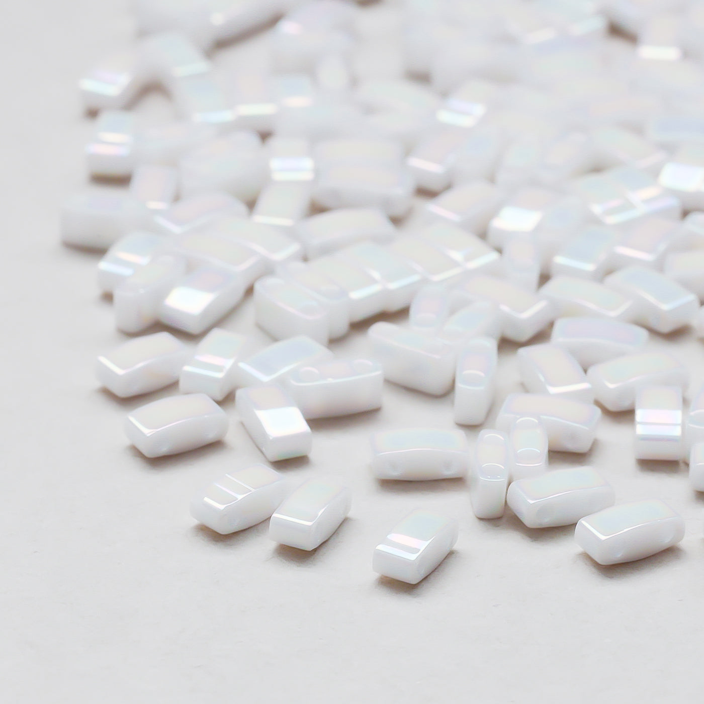 TILAビーズ　ギョクレインボー