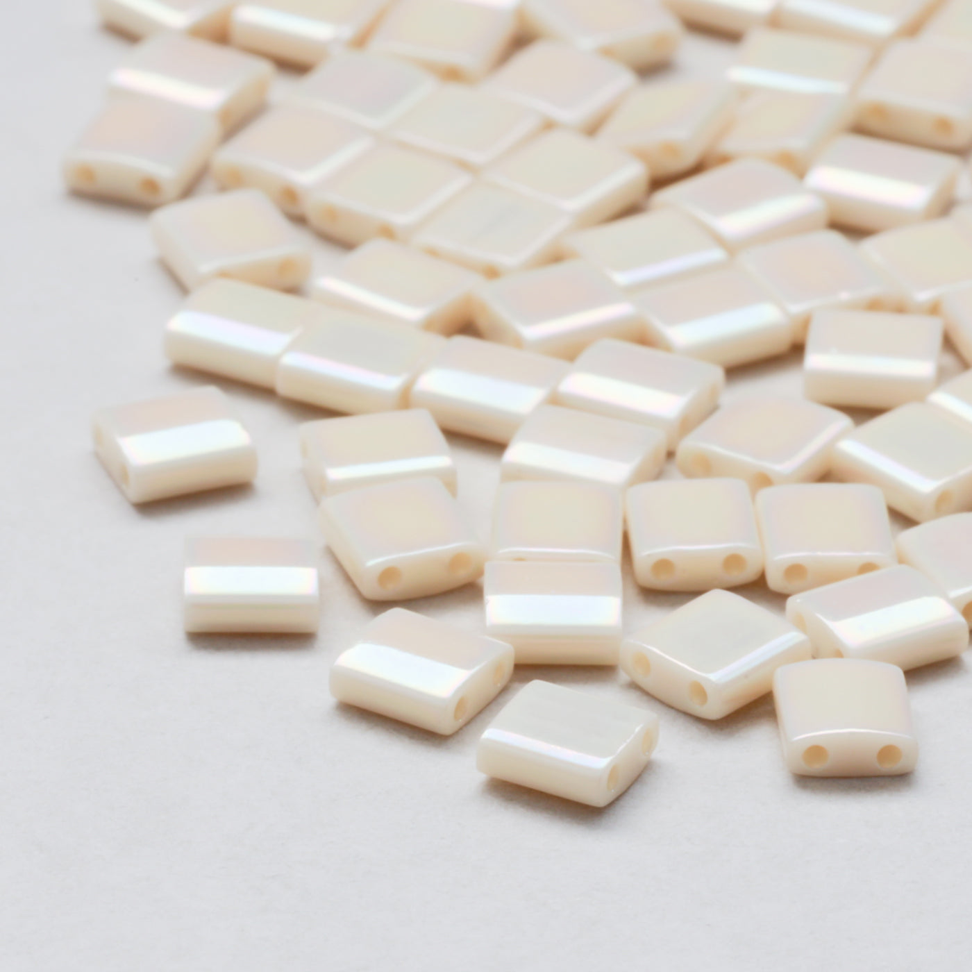 TILAビーズ　ギョクレインボー