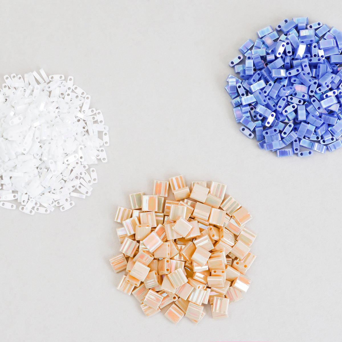 TILAビーズ　ギョクレインボー