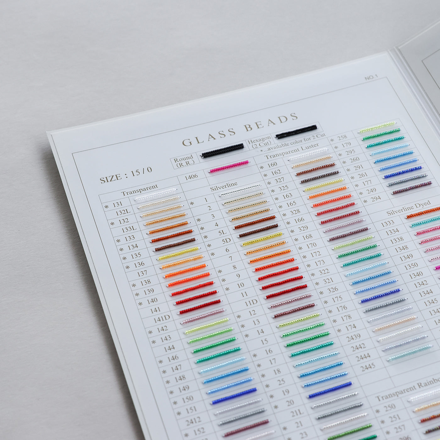 丸特小（Round Rocailles 15/0）　実物サンプル帖