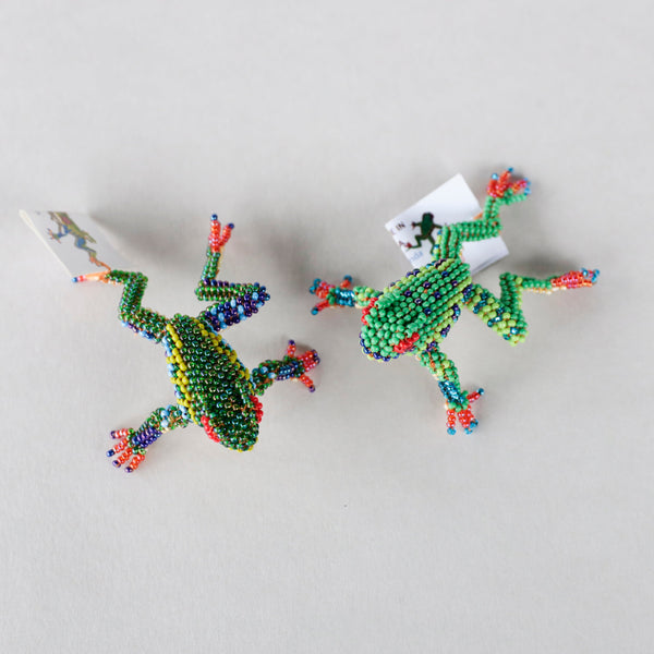 キラキラ カエル、ワニ立体アニマル　ビーズ刺繍ブローチ カエル 立体アニマル ビーズ刺繍ブローチ ハンドメイド - メルカリ